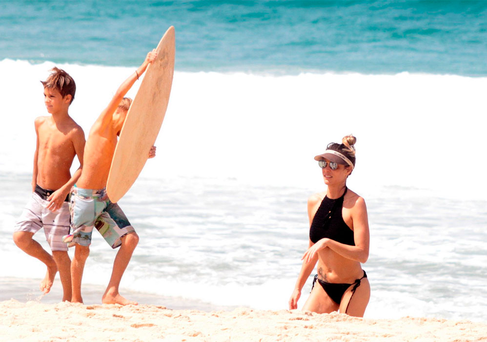 Fernanda Lima e sua família estavam na praia do Leblon