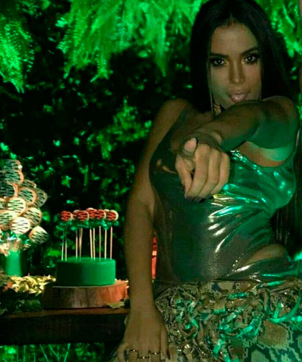Anitta comemora 24 anos com festança cheia de famosos