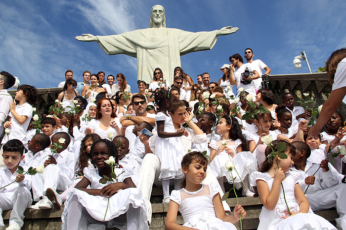 Artistas participaram do Movimento Amor Sem Fronteiras, no Cristo Redentor