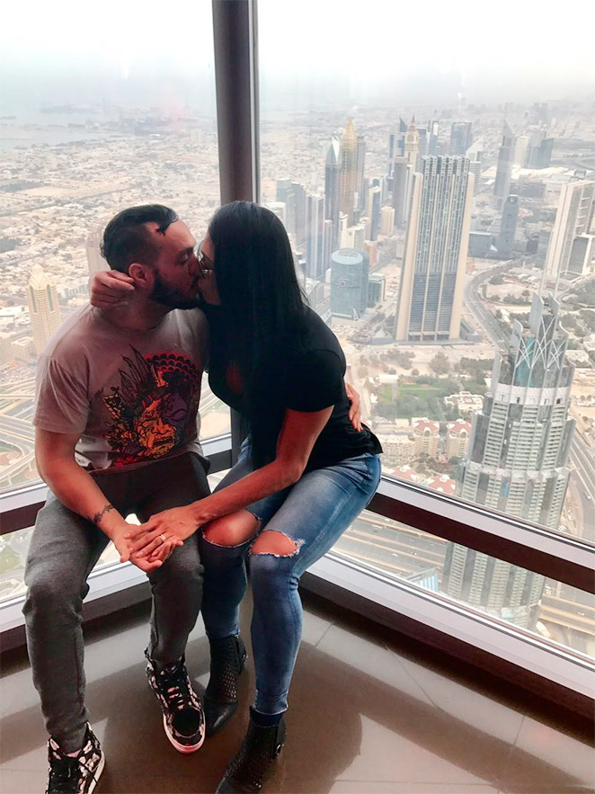 Gracyanne Barbosa e Belo posam em clima romântico, em Dubai
