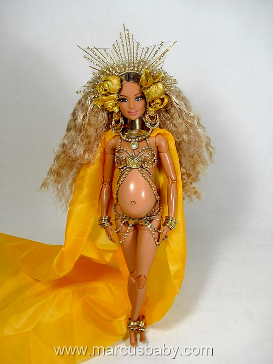 Grávida, Beyoncé é transformada em boneca por Marcus Baby