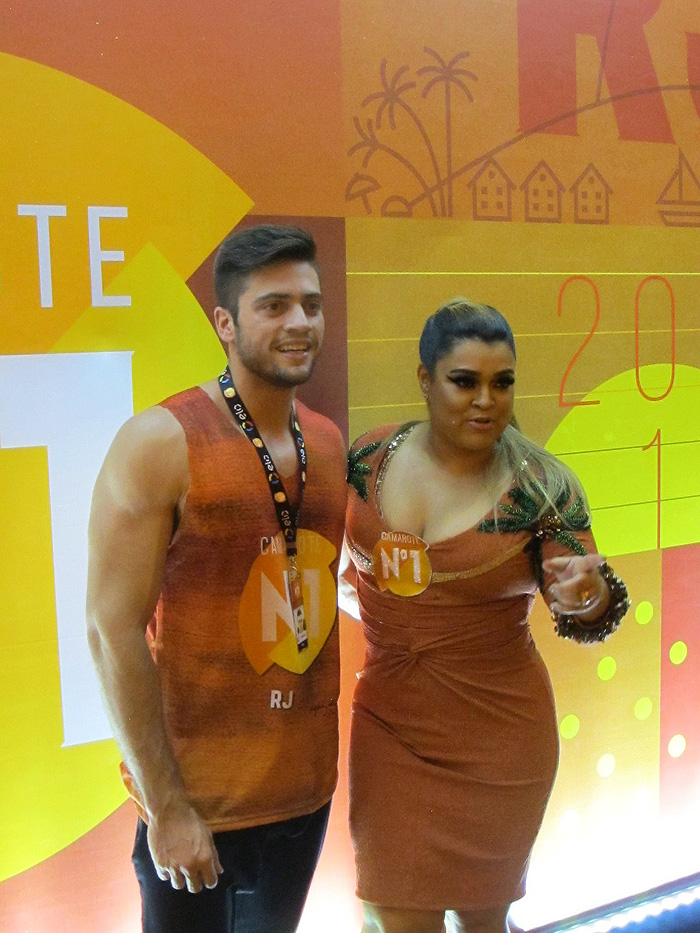 Famosos agitam camarote N1 no Desfile das Campeãs do Rio