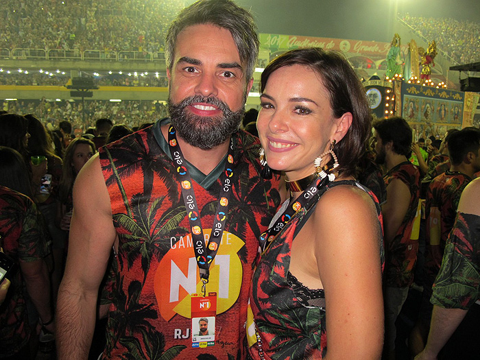 Famosos agitam camarote N1 no Desfile das Campeãs do Rio