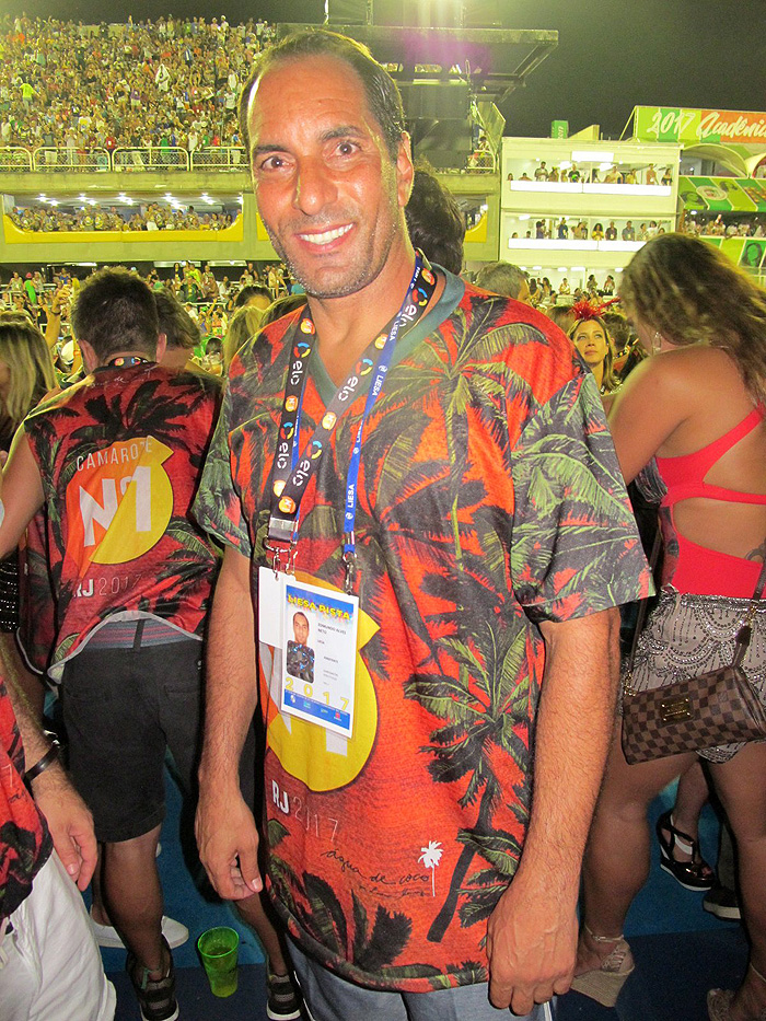 Famosos agitam camarote N1 no Desfile das Campeãs do Rio