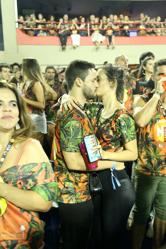 Famosos agitam camarote N1 no Desfile das Campeãs do Rio