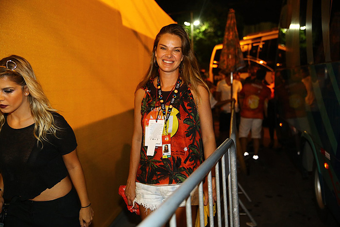 Famosos agitam camarote N1 no Desfile das Campeãs do Rio