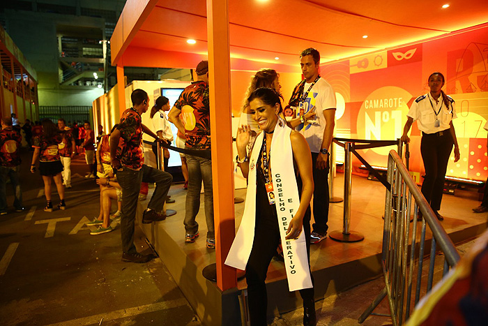 Famosos agitam camarote N1 no Desfile das Campeãs do Rio