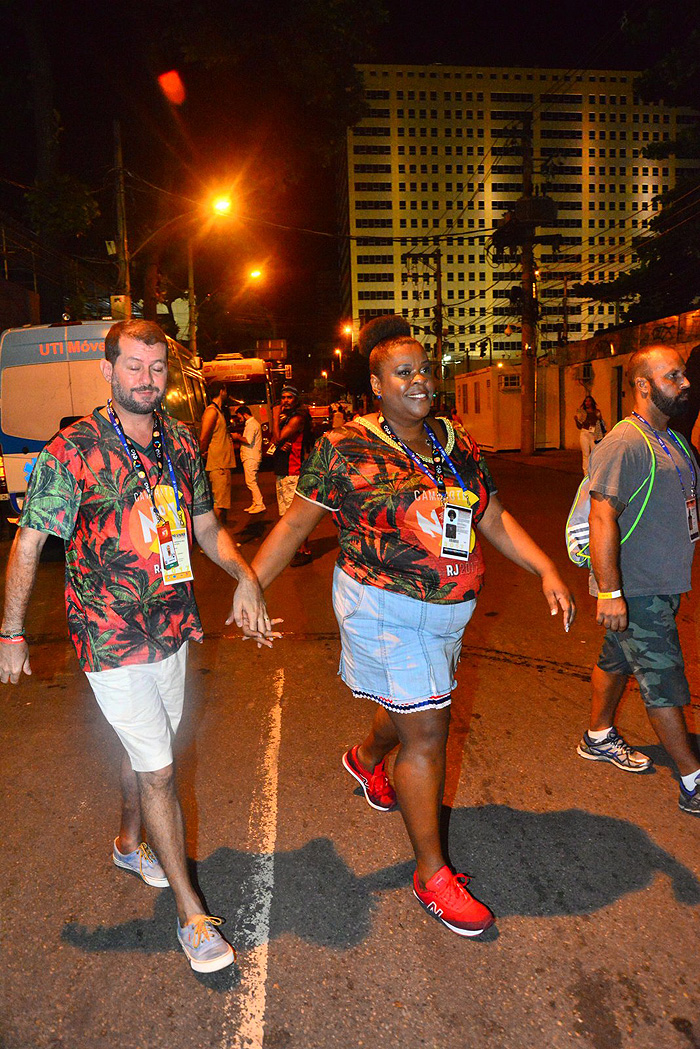 Famosos agitam camarote N1 no Desfile das Campeãs do Rio