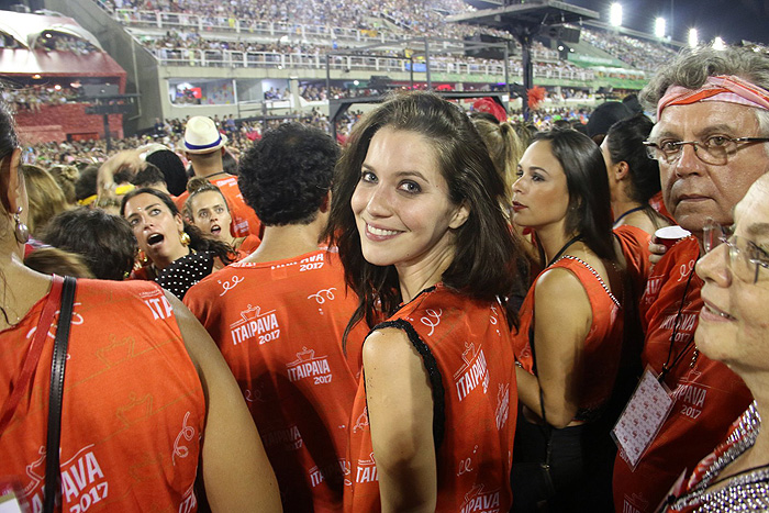 Camarote Itaipava atrai famosos no Desfile das Campeãs do RJ