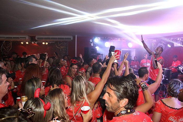 Camarote Itaipava atrai famosos no Desfile das Campeãs do RJ