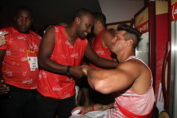 Camarote Itaipava atrai famosos no Desfile das Campeãs do RJ