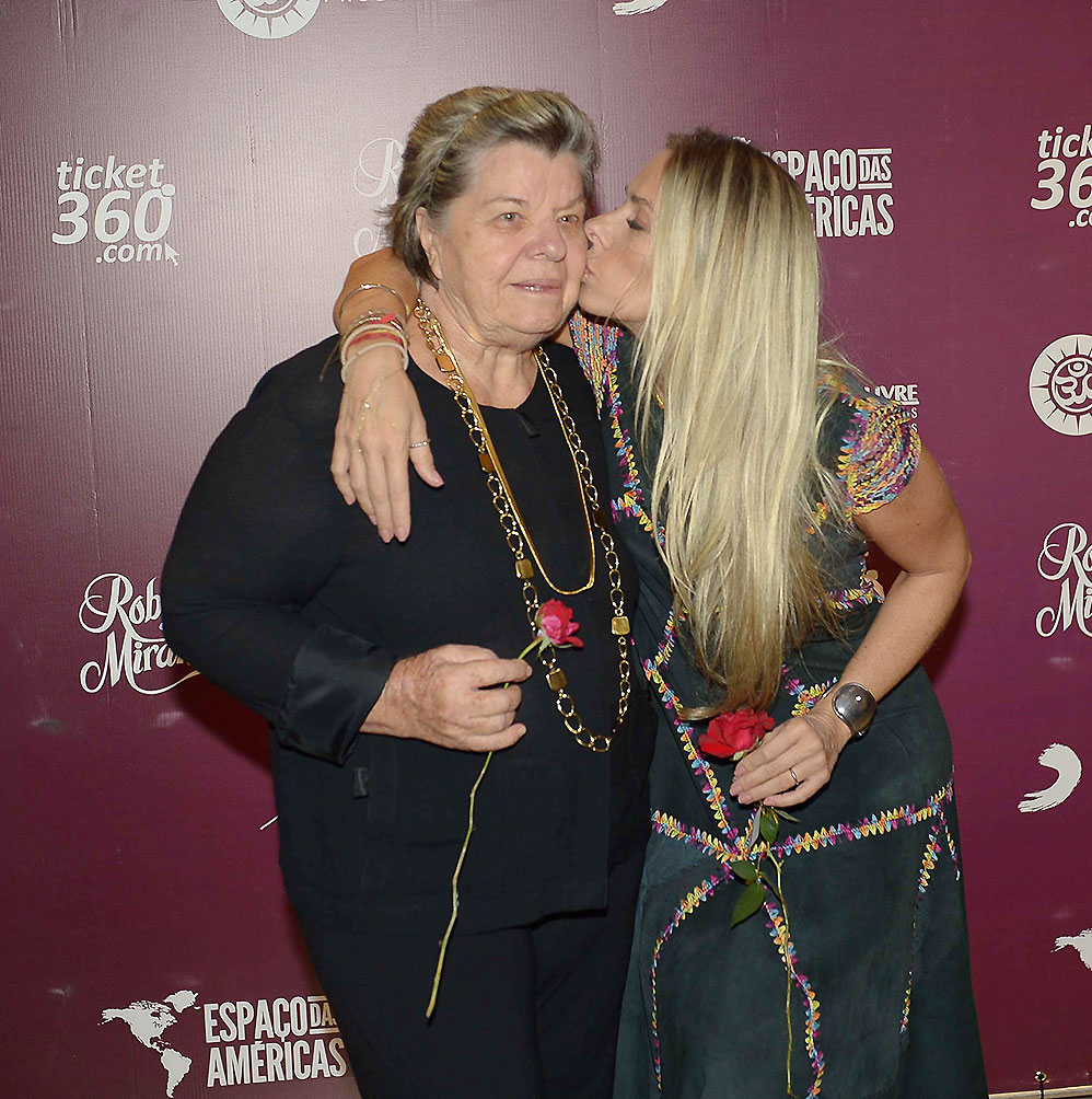 A apresentadora conferiu a gravação do DVD junto com a mãe, dona Ema