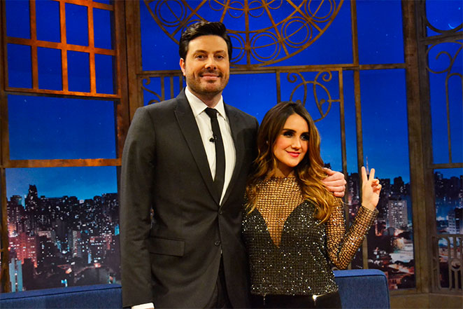 Dulce Maria participa do The Noite 