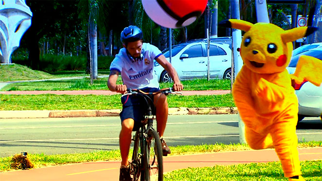 Ivo Holanda se veste de Pikachu para nova pegadinha 