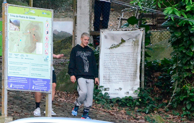 Justin Bieber decide fazer trilha no Rio de Janeiro