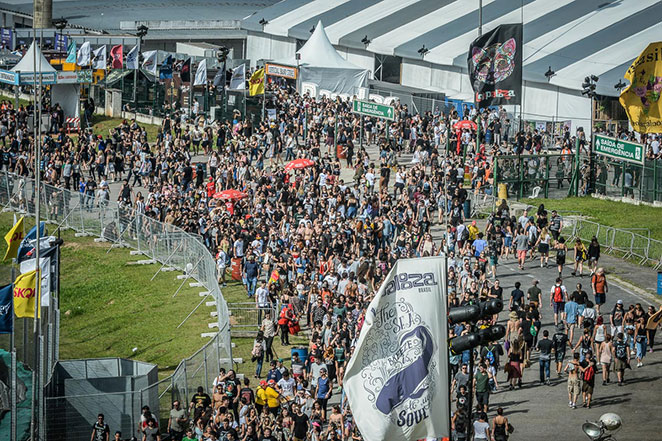 Lolapalooza começa a agitar SP