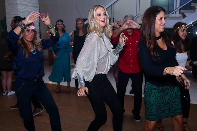 Ticiane Pinheiro e Rafa Justus dançam funk em festa