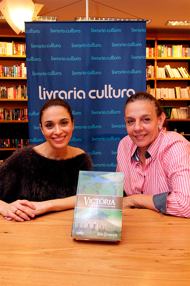 Ana Guasque lança livro com presença de Whalter Negrão
