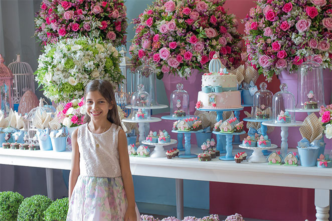 Daniela Zurita realiza aniversário da filha