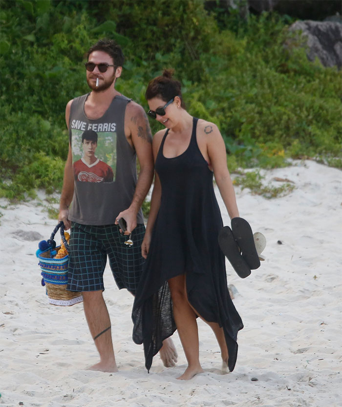 Fabíula Nascimento e Emílio Dantas na Prainha