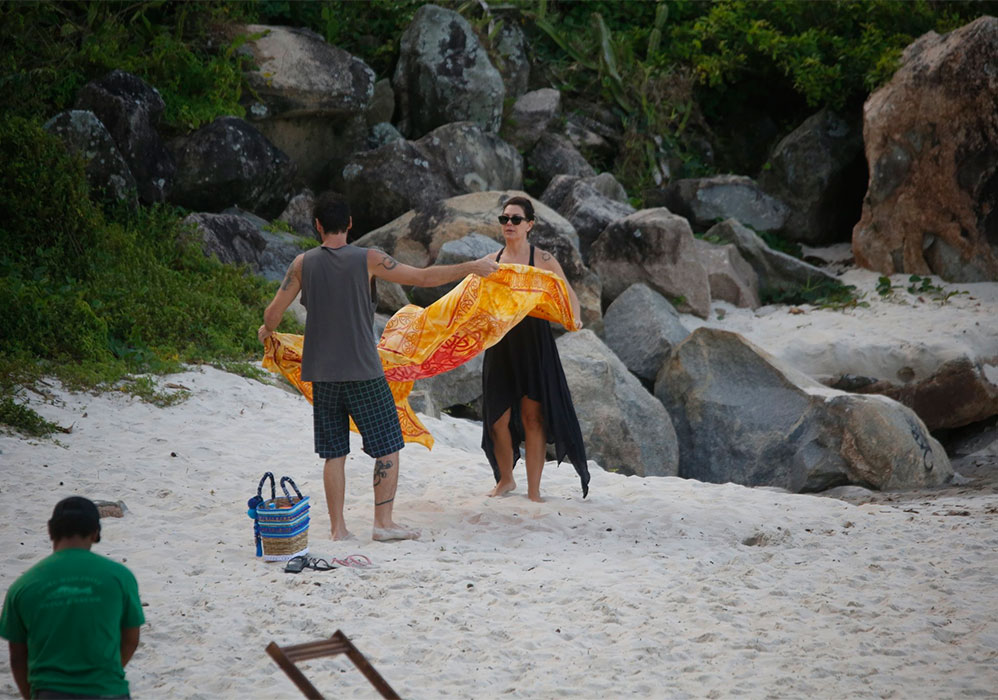 Fabíula Nascimento e Emílio Dantas na Prainha