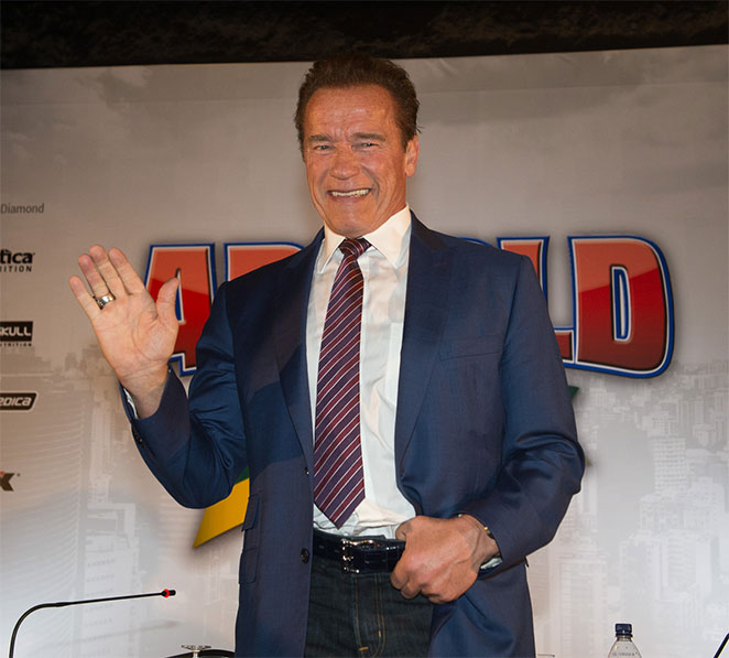 Arnold Schwarzenegger é pura simpatia em coletiva