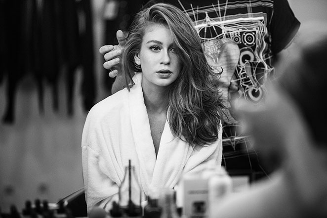 Marina Ruy Barbosa empresta sua beleza à coleção de jóias