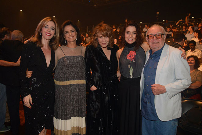 Premiação de teatro reúne famosos, no Rio de Janeiro