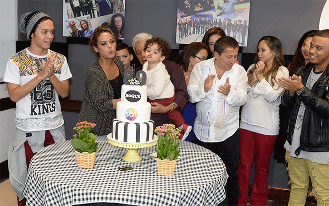 Roque ganha festa surpresa no SBT