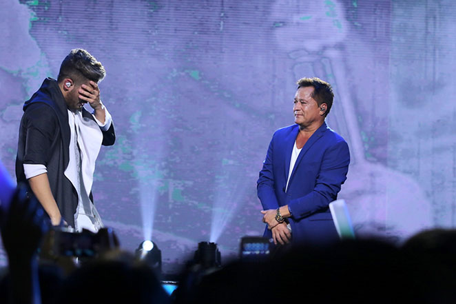 Zé Felipe se emociona ao cantar com o pai em gravação de DVD 