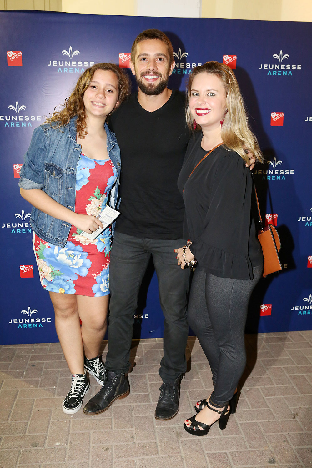 Rafael Cardoso e Mariana Bridi também conferiram o show, na Jeunesse Arena