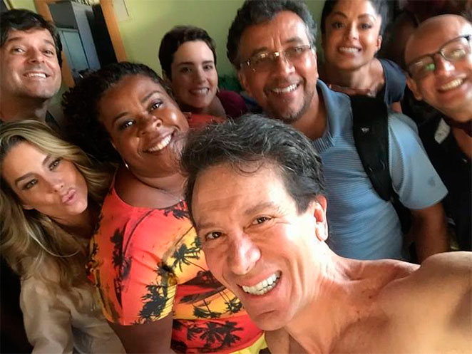 Eduardo Martini vira vovó em filme