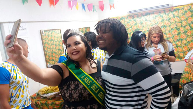 Ex-BBB Ronan é jurado em concurso plus size no Rio
