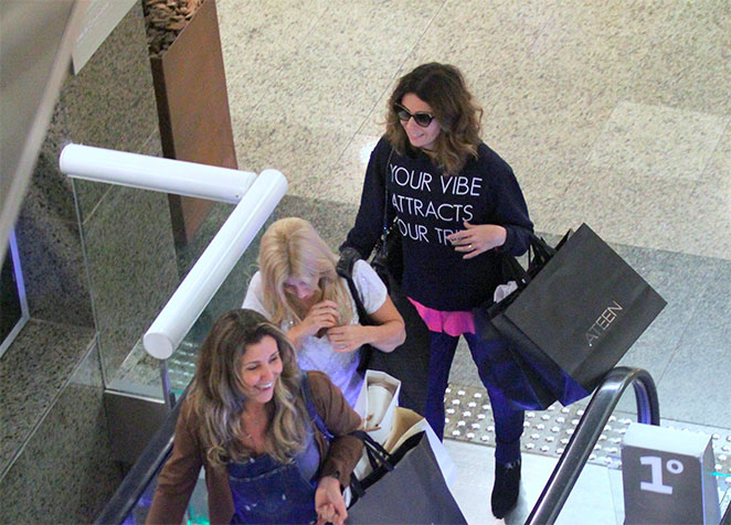 Giovanna Antonelli tira dia para fazer compras no RJ