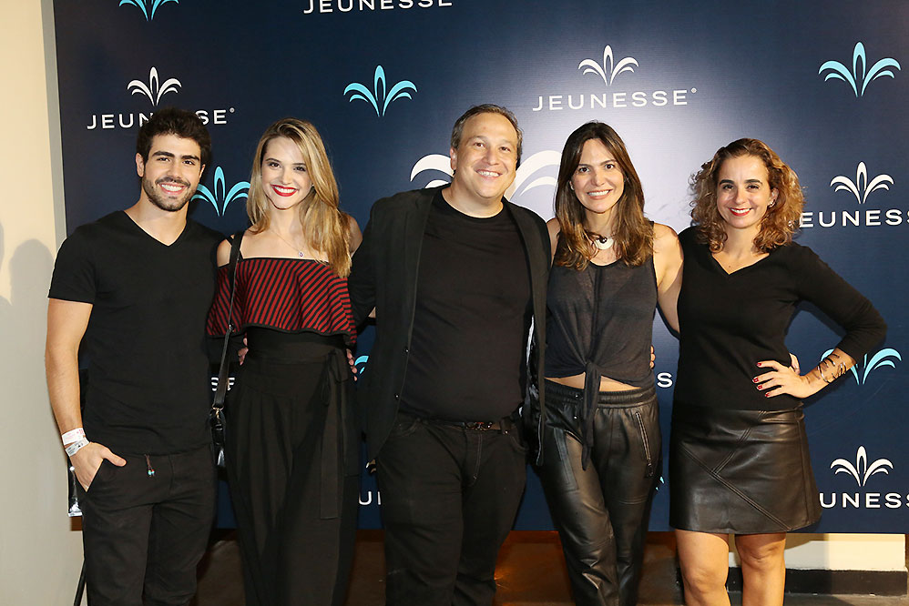 O casal Juliano Laham e Juliana Paiva também conferiu a apresentação de pertinho