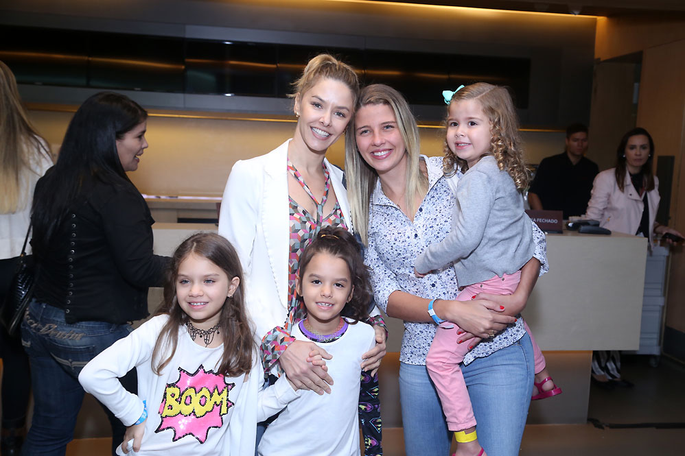 Bianca Rinaldi com as filhas e Debby Lagranha com a pequena Duda