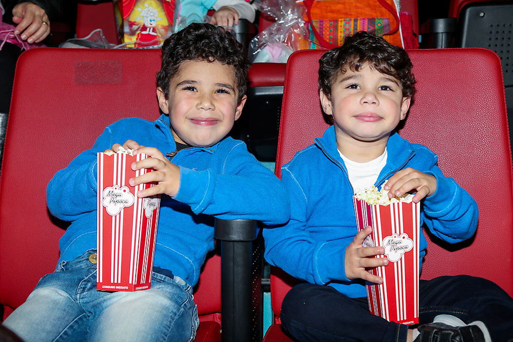 José Marcus e João Francisco, filhos de Wanessa Camargo, marcaram presença no Disney On Ice com a mãe