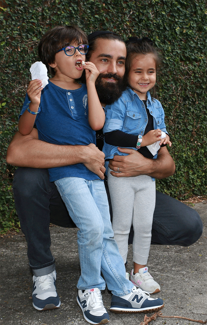 Ricardo Pereira e filhos na festa com tema Frozen de Titi