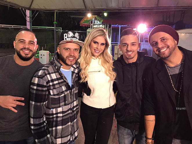 Bárbara Evans estrela clipe de grupo de pagode