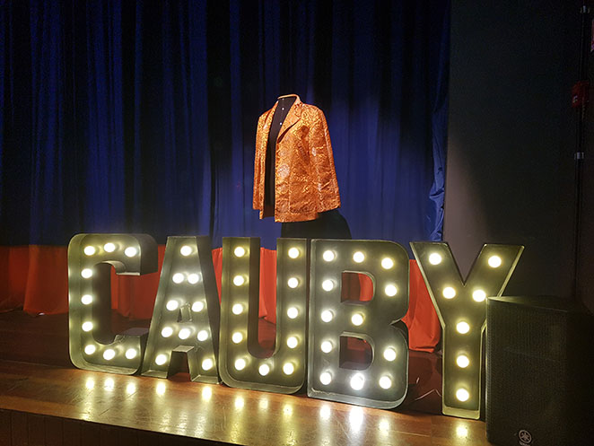 Cantora lota o Teatro Augusta com tributo a Cauby Peixoto