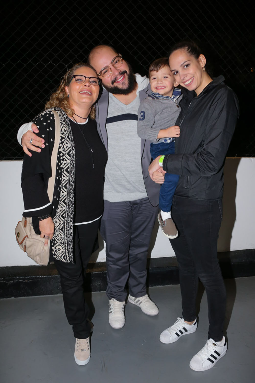 Tiago Abravanel com a mãe, Cintia, a irmã, Vivian, e o sobrinho, Matheus