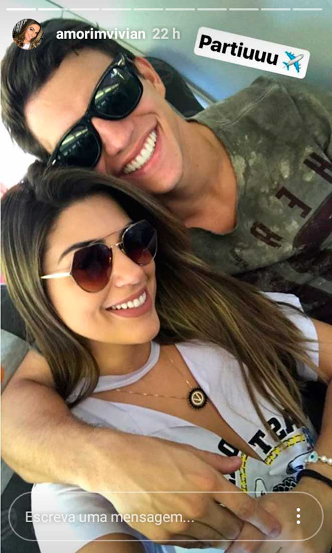 Ex-BBBs Manoel e Vivian curtem viagem para a Disney