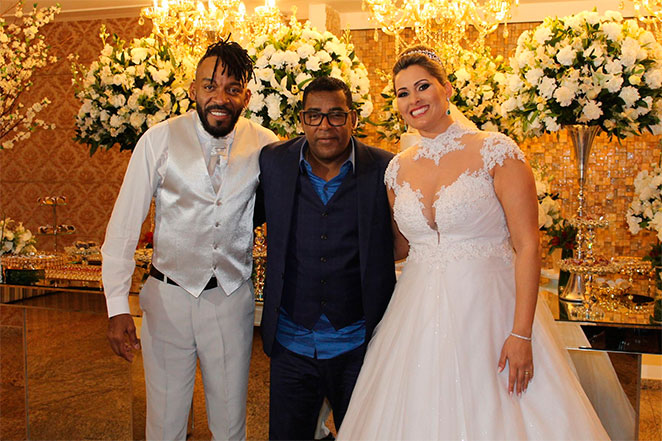 Filho de Almir Guineto ganha surpresa durante o casamento 