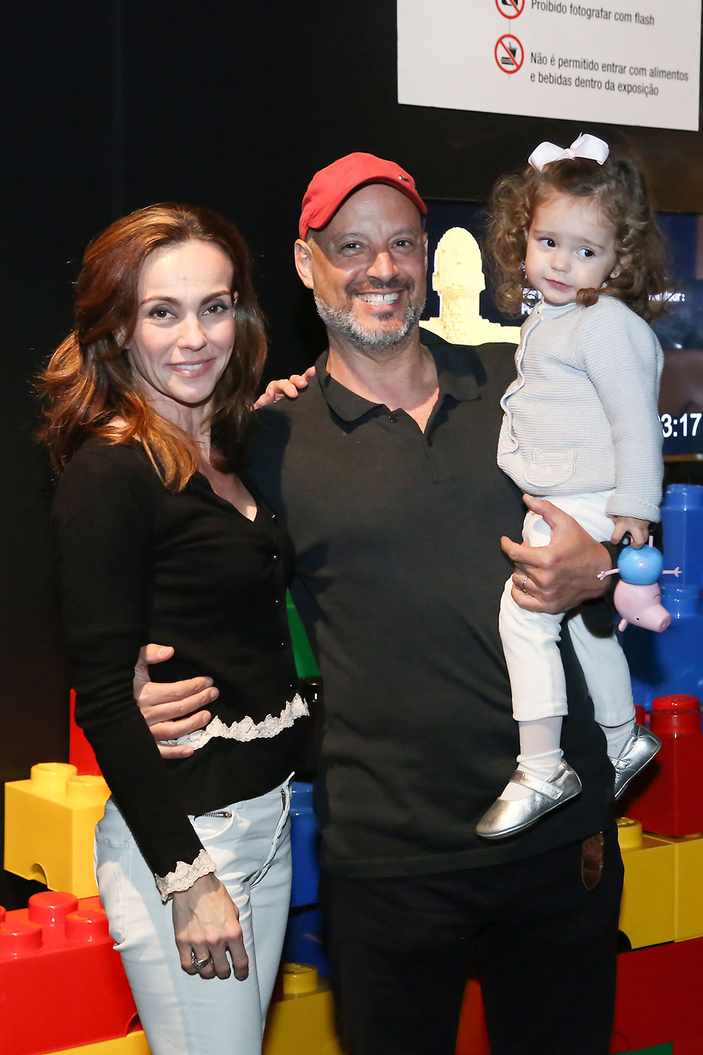 Flávia Monteiro com o marido, Avner, e a filha do casal, Sophia