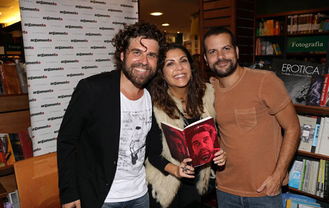 Marcos Pasquim e Ingrid Guimarães prestigiam noite literária