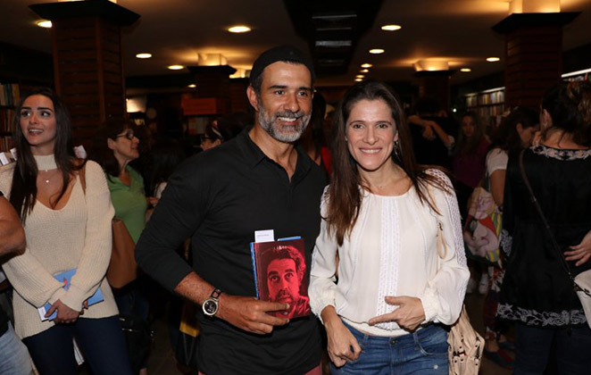 Marcos Pasquim e Ingrid Guimarães prestigiam noite literária