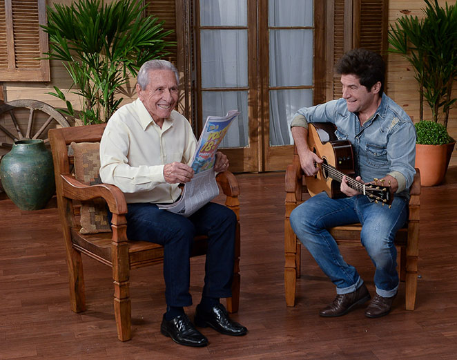 Na companhia do pai, Daniel grava campanha em São Paulo