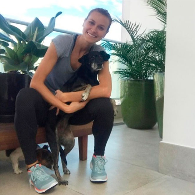 Renata Kuerten adota uma nova cachorrinha