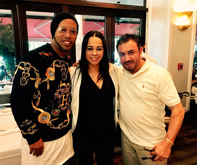 Ronaldinho Gaúcho almoça com empresária influente em Miami