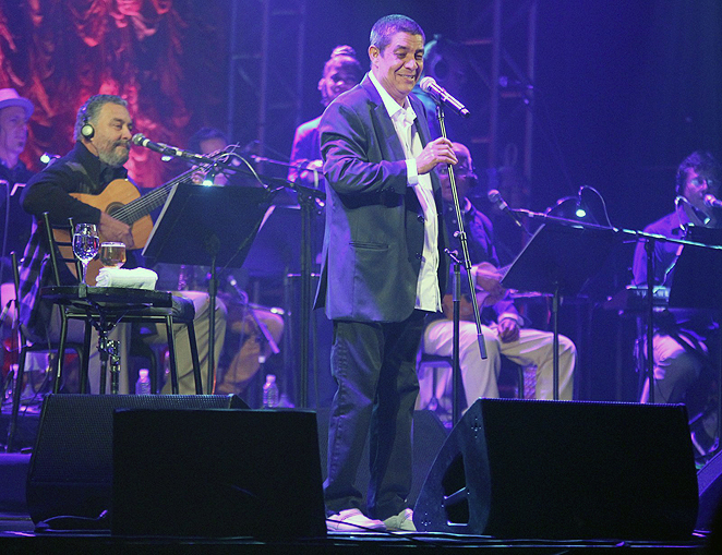 Após acidente, Zeca Pagodinho se apresenta no Rio de Janeiro